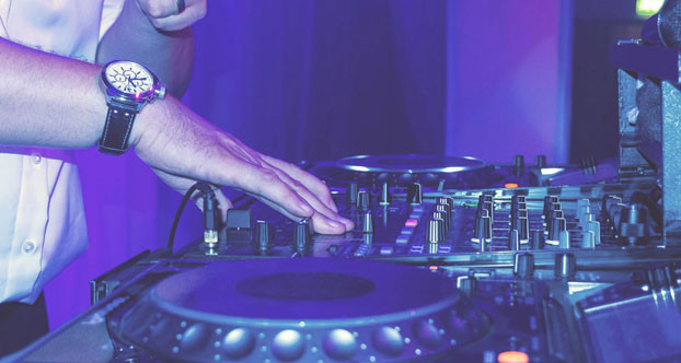 Finding an Experienced and Affordable DJ in the Valley
